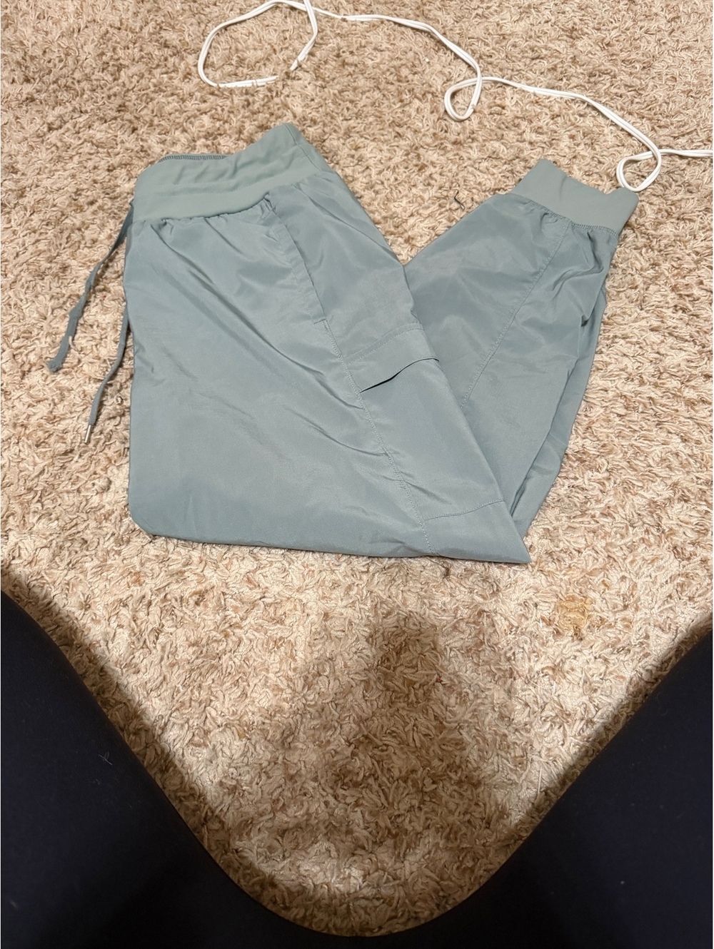 Women’s athletic cargo jogger pants